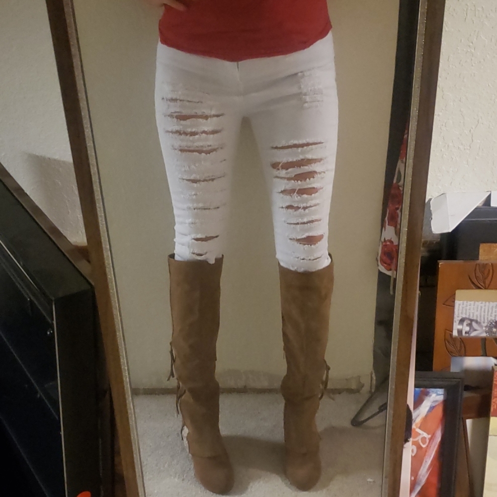 Never been worn white distressed jeans stretchy